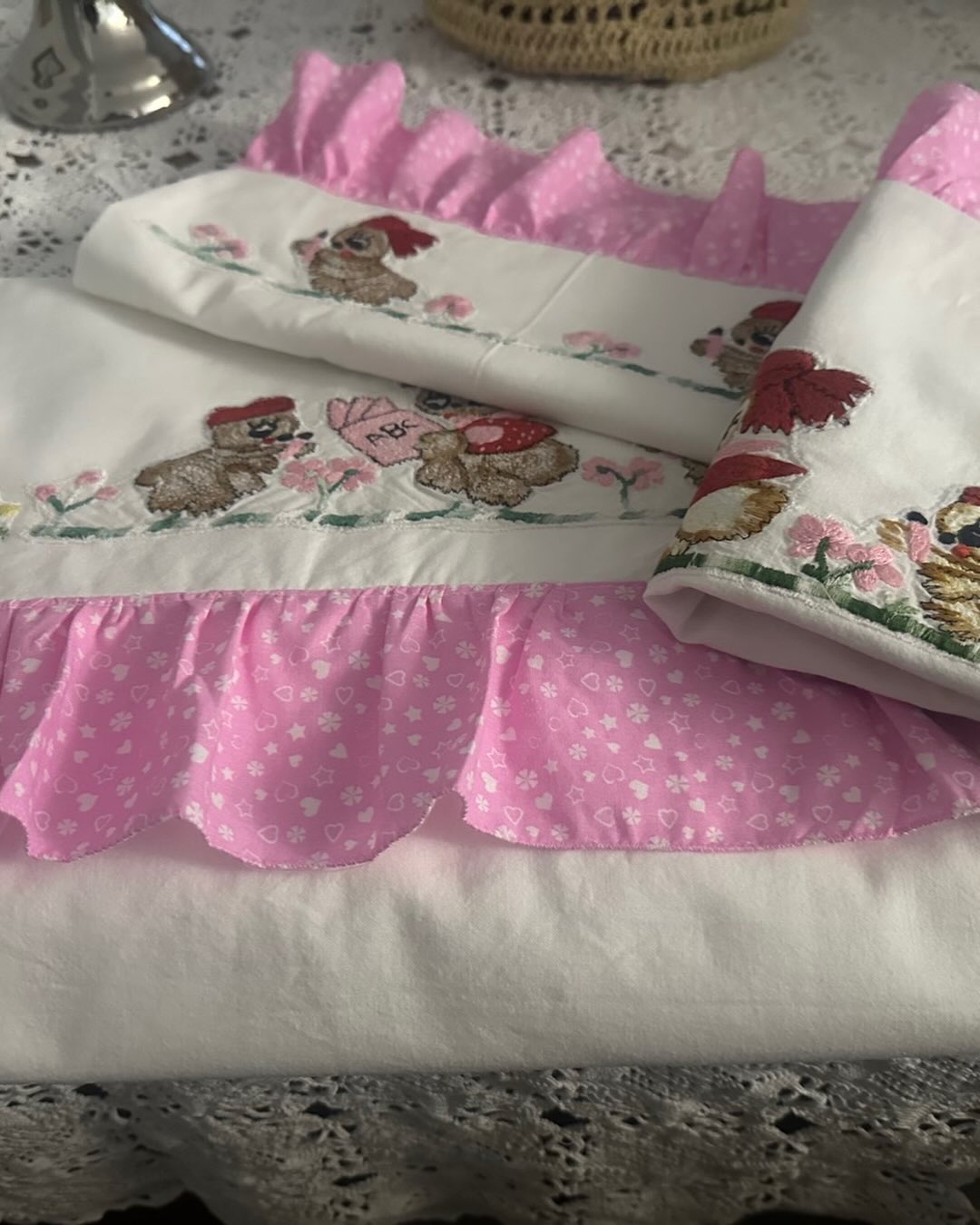 Ayı Figürlü Pembe Rufleli Bebek Takımı