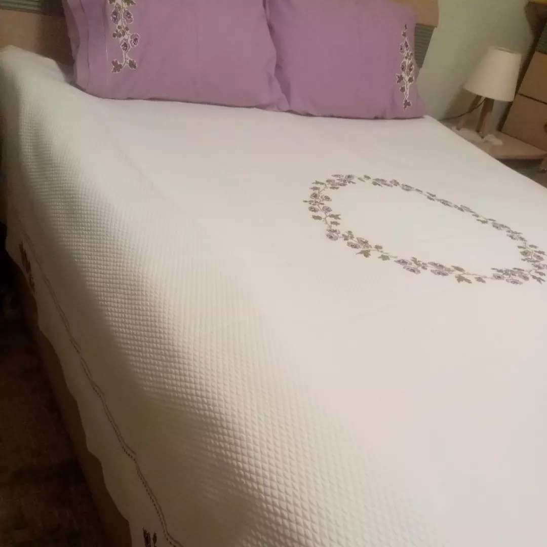 Pembe Nakışlı Yastık Seti