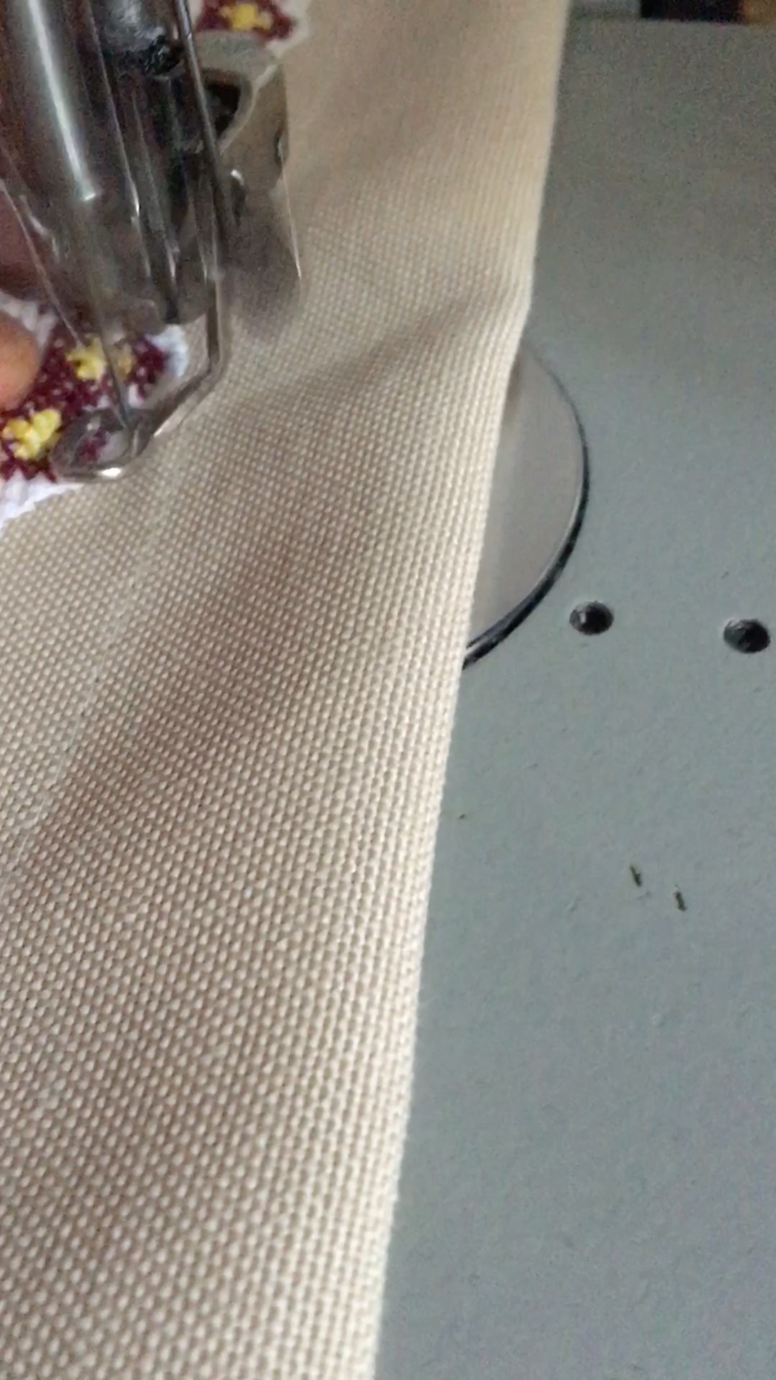 Dantel Kenarlı Masa Örtüsü