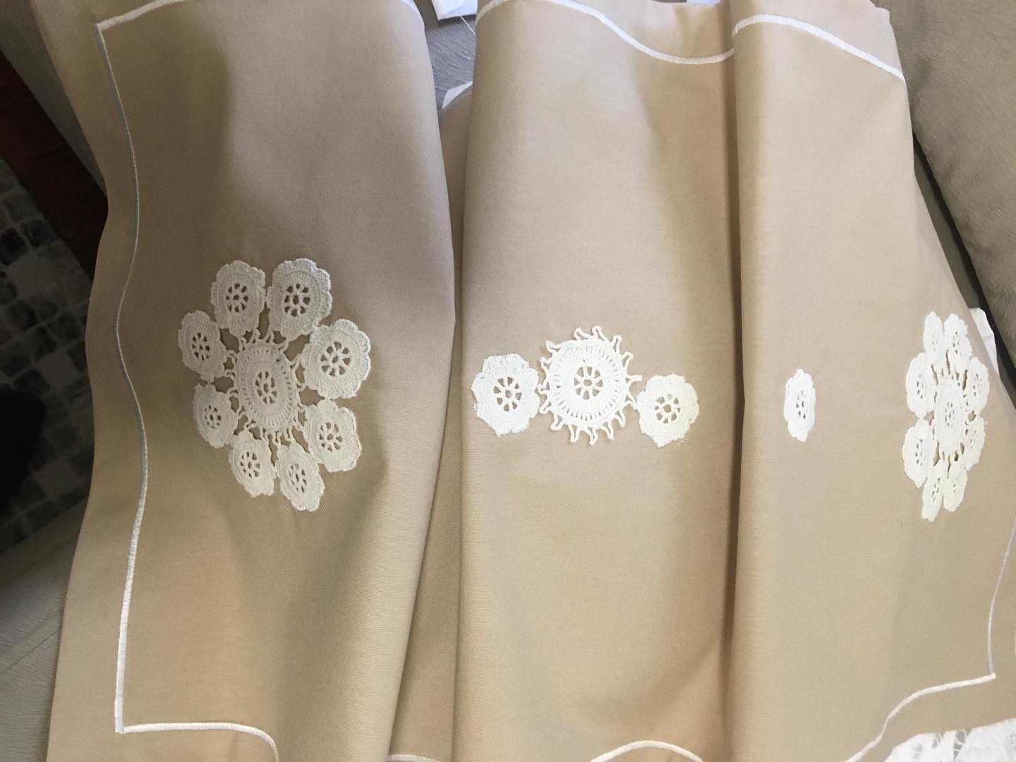 Beyaz Dantel Doily İşlemeli Keten