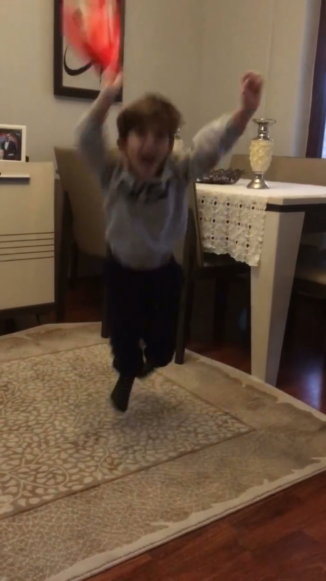 Kız Atlama Anı Video Karesi