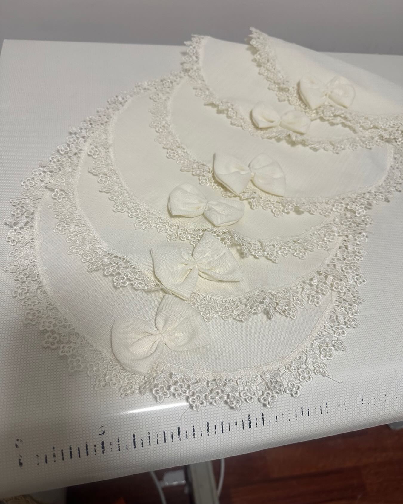 Beyaz Dantel Kenarı Kumaş Mendil