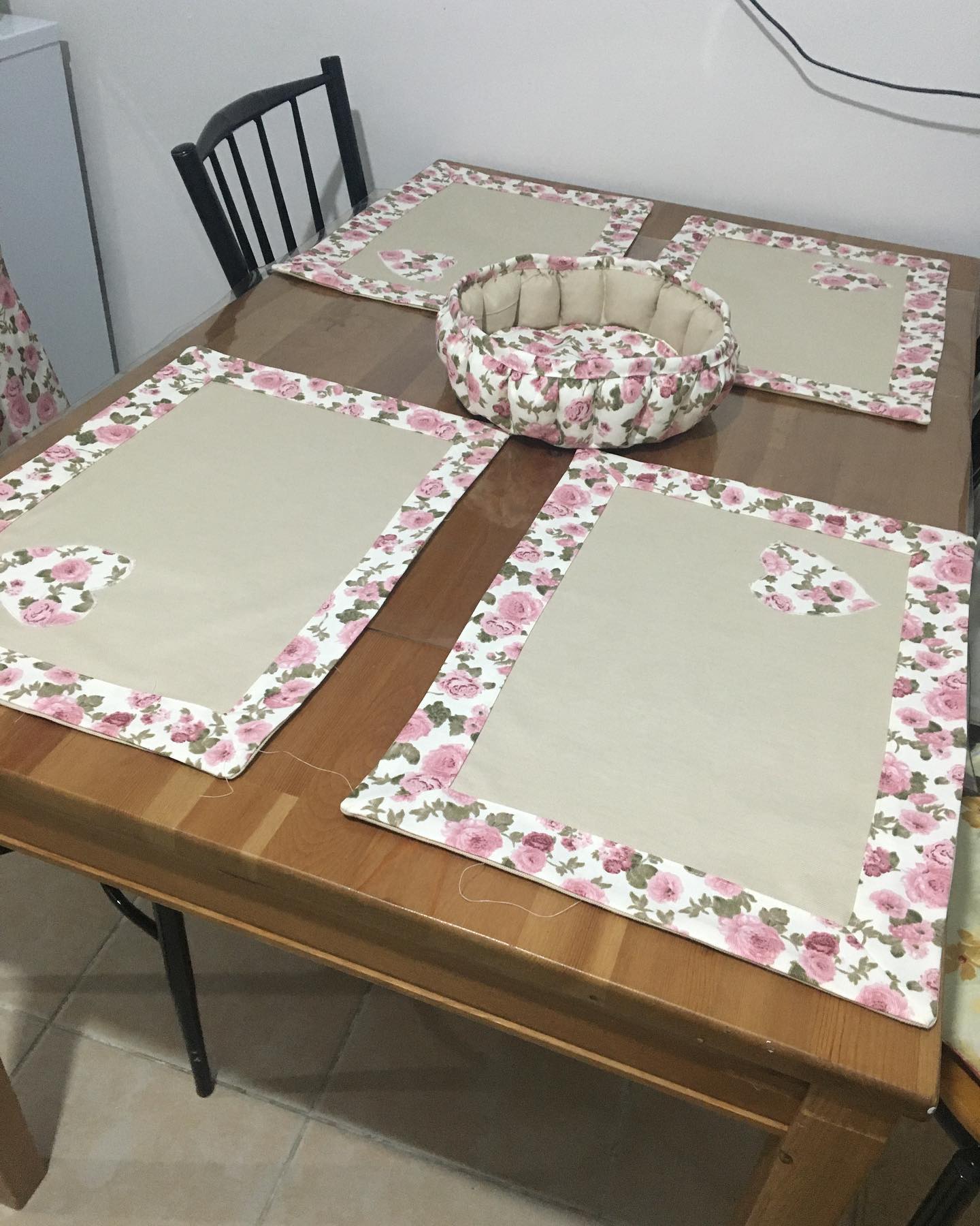 Gül Desenli Masa Takımı