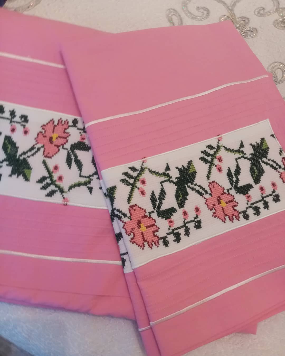Pembe Çiçek Nakışlı Nevresim Takımı
