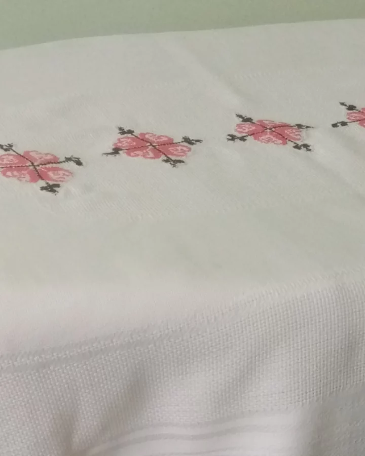 Kırmızı Kelebek Nakışlı Kumaş